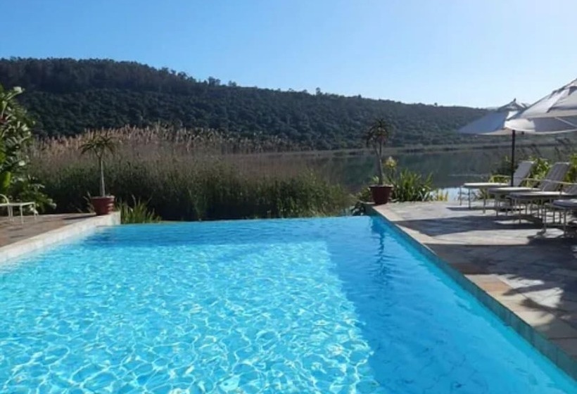 Traders Hotel & Restaurant