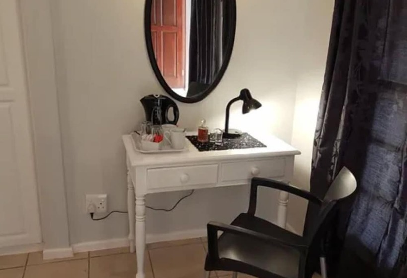 Traders Hotel & Restaurant