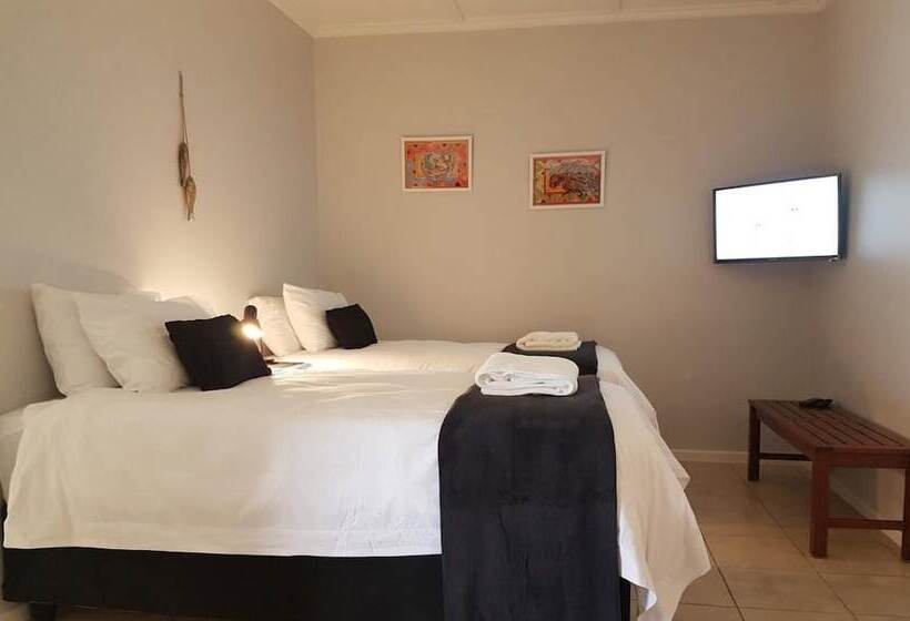 Traders Hotel & Restaurant