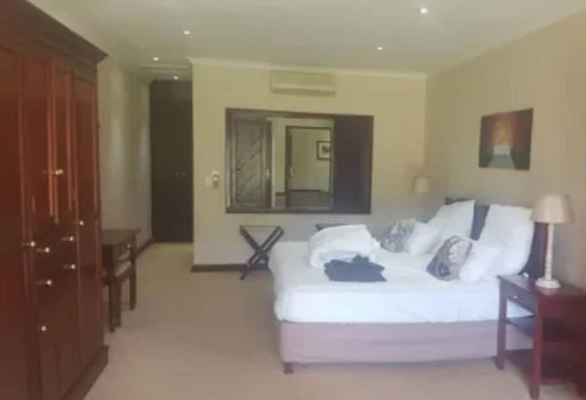 Traders Hotel & Restaurant