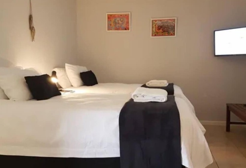 Traders Hotel & Restaurant