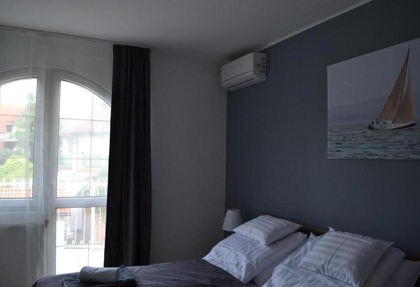 ベッドアンドブレックファースト Főnix Design Rooms