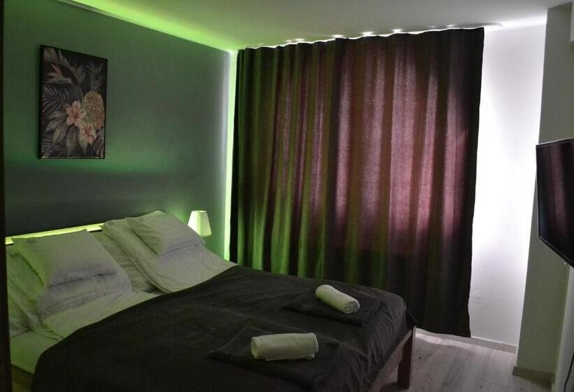 Bed and Breakfast Főnix Design Rooms