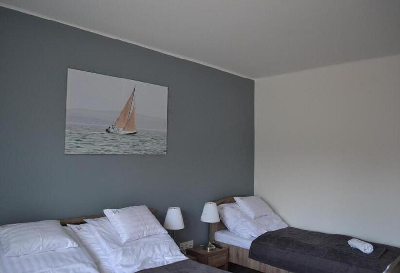 ベッドアンドブレックファースト Főnix Design Rooms