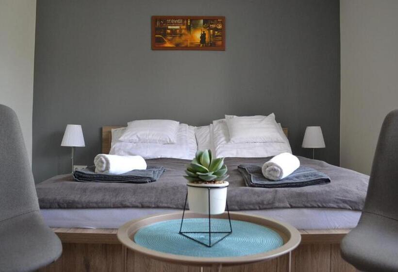 ベッドアンドブレックファースト Főnix Design Rooms