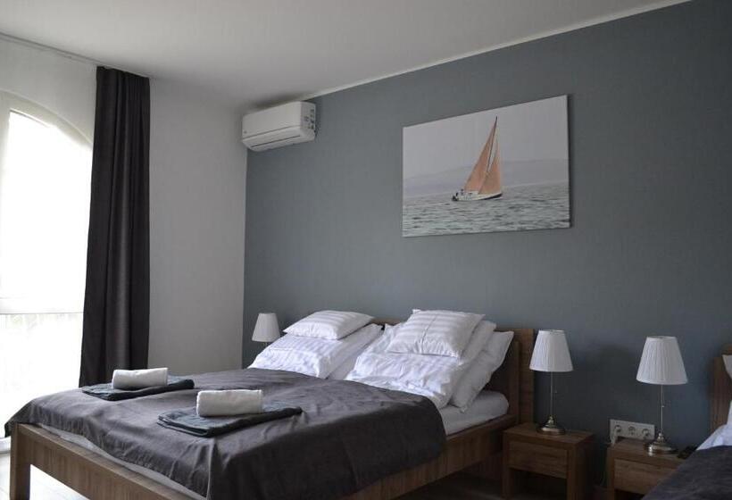 Bed and Breakfast Főnix Design Rooms