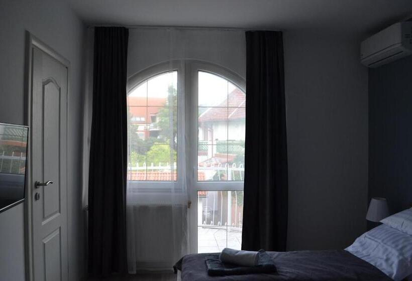 Bed and Breakfast Főnix Design Rooms