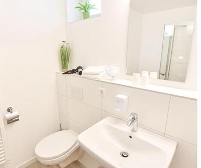 ベッドアンドブレックファースト Prima Inn Hotel & Hof Neuruppin   Digitales & Rezeptionsloses Motel