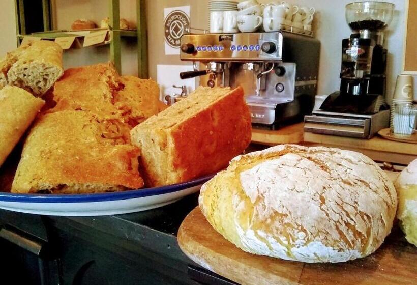 ベッドアンドブレックファースト The Bear Bread Bakery, Boutique En Suite Rooms With Breakfast In The Bakery, In The Heart Of Colyton
