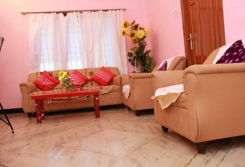 مبيت وإفطار Vaani Villa By Royal Stay