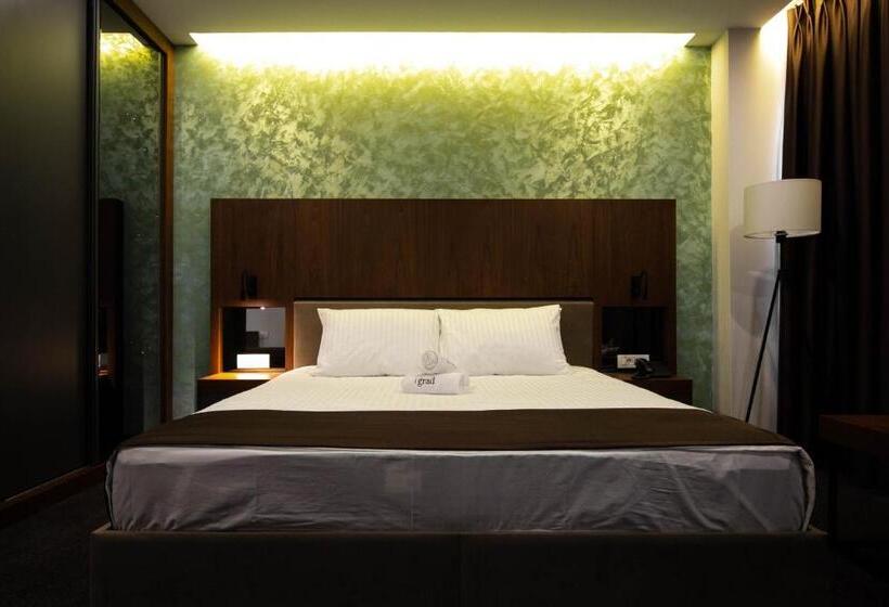 هتل Bograd Apartments & Lounge Station