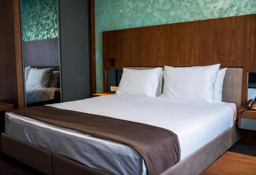 هتل Bograd Apartments & Lounge Station