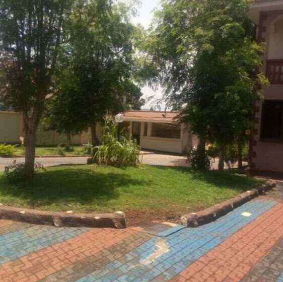 Отель Maresi Luxury