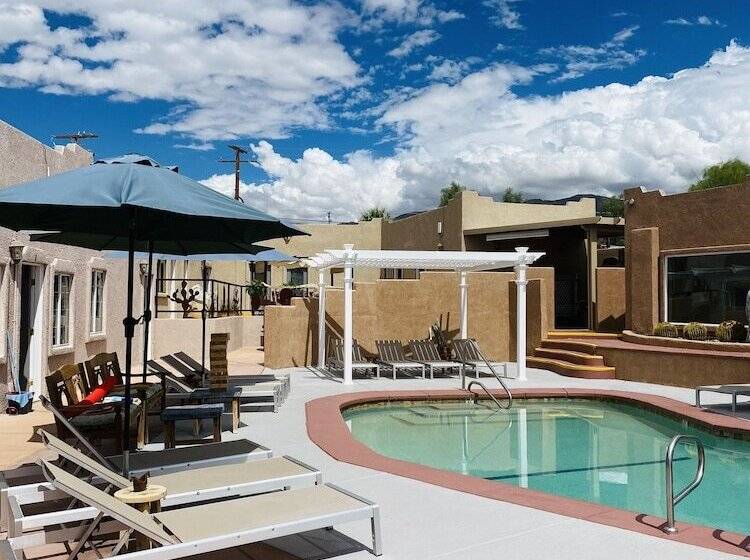 Отель Mi Kasa Hot Springs 420,adults Only, Clothing Optional