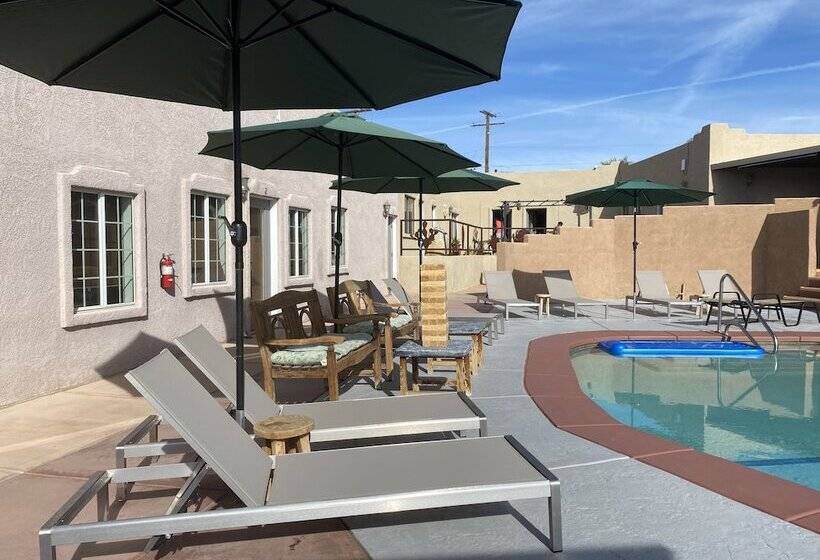 Отель Mi Kasa Hot Springs 420,adults Only, Clothing Optional