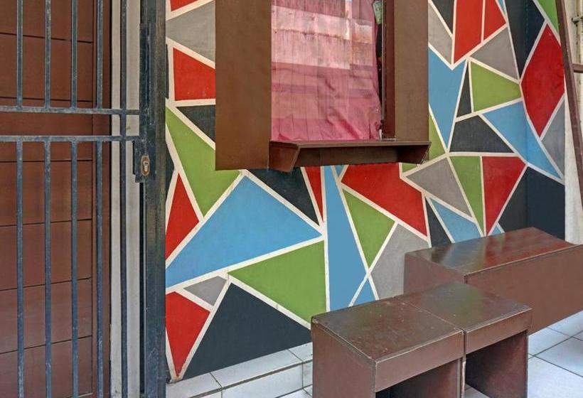 בית מלון כפרי Oyo 4001 Kalideres Residence