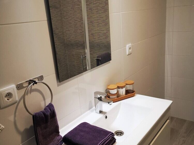 펜션 Room In Guest Room   Luxury Room For 6   Guesthouse