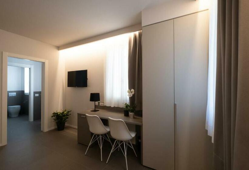 بنسيون Zeta T Rooms