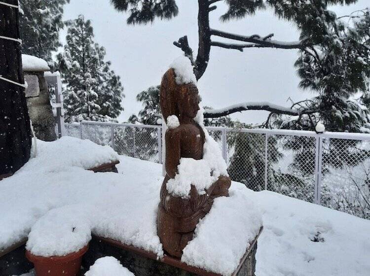 אתר נופש Justa Mukteshwar Retreat & Spa