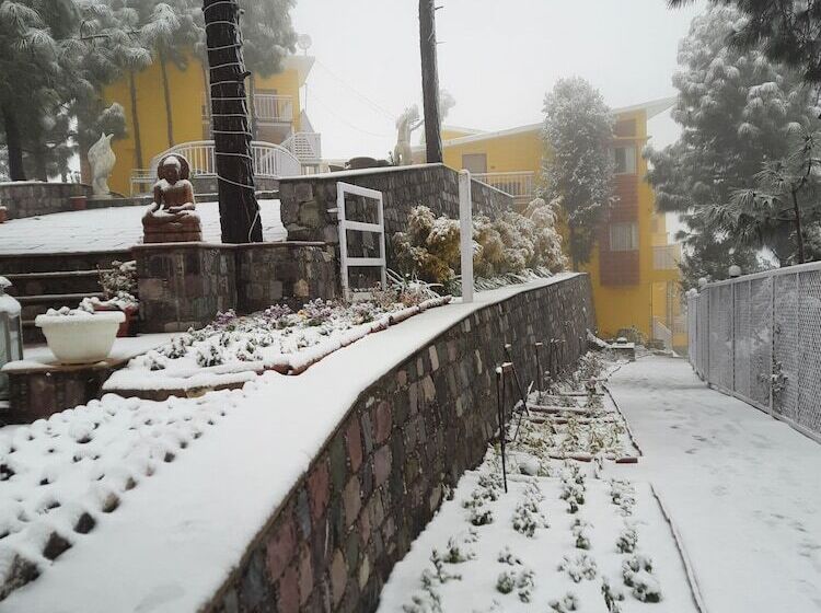 אתר נופש Justa Mukteshwar Retreat & Spa