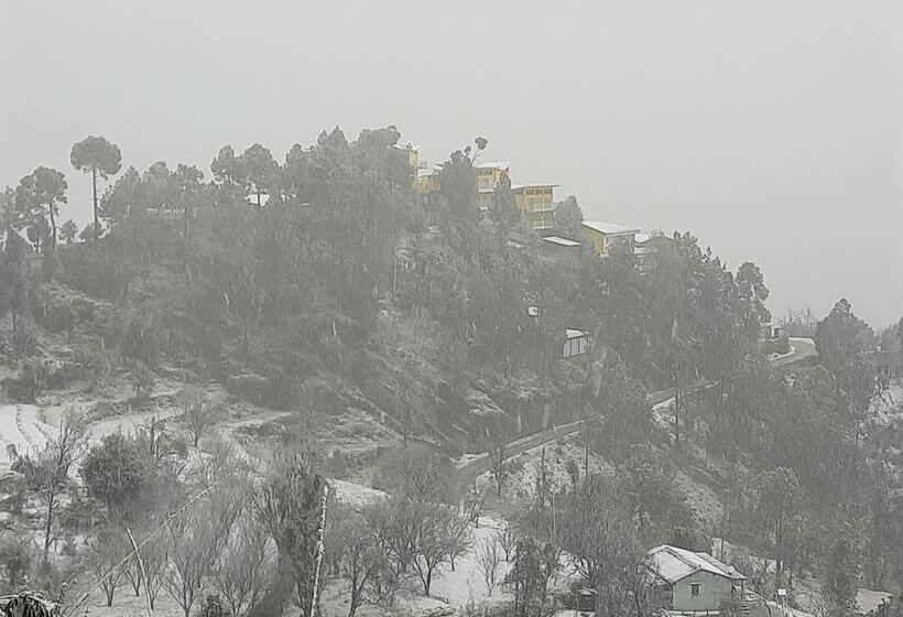 אתר נופש Justa Mukteshwar Retreat & Spa