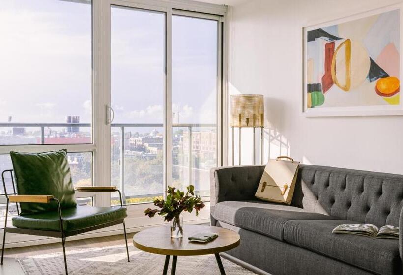 Sonder At The Liberty