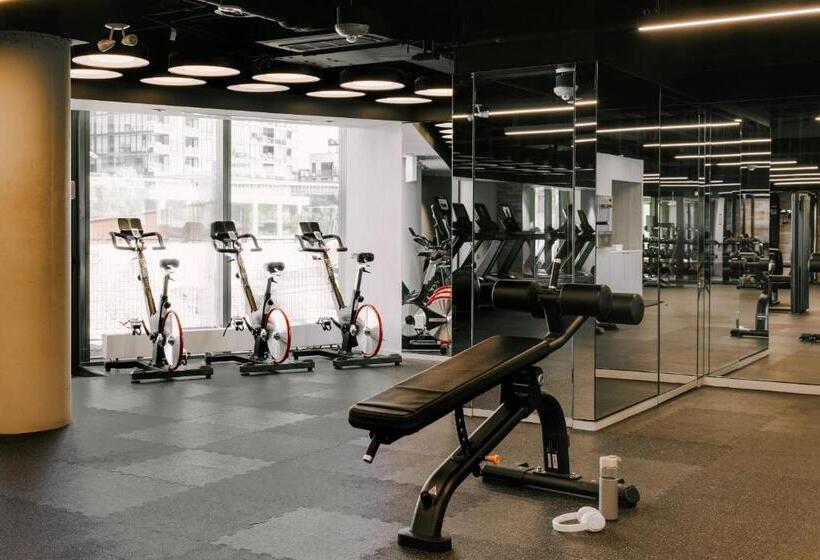 Sonder At The Liberty