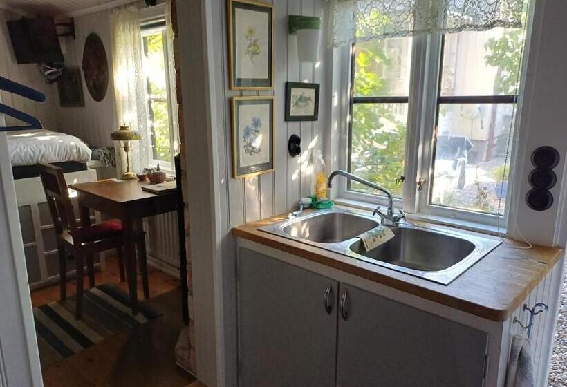 ベッドアンドブレックファースト Flodhästens Husrum & Frukost