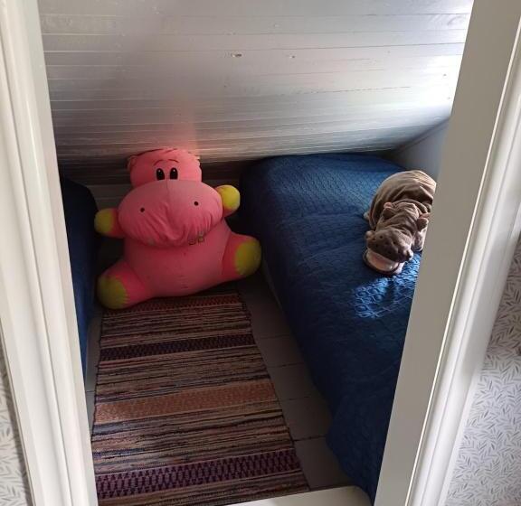 ベッドアンドブレックファースト Flodhästens Husrum & Frukost