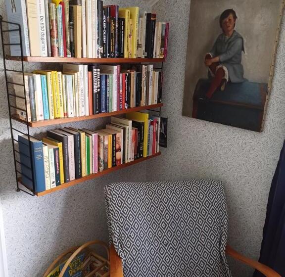 ベッドアンドブレックファースト Flodhästens Husrum & Frukost