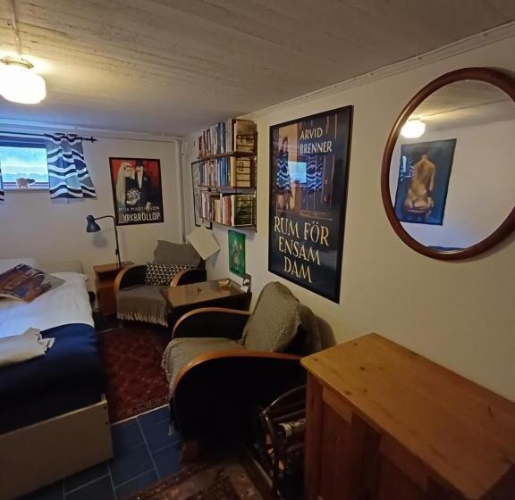 ベッドアンドブレックファースト Flodhästens Husrum & Frukost