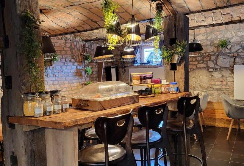 تختخواب و صبحانه Hiša Stare Mame