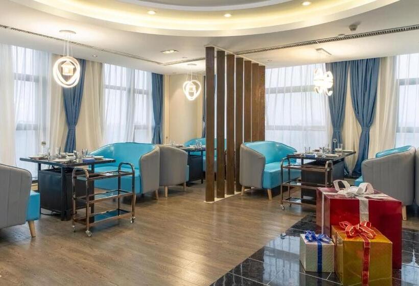 Days Hotel & Suites China Town   Metro Line 2 & Line 6   Nearby Orange Island  Wuyi Square Changsha