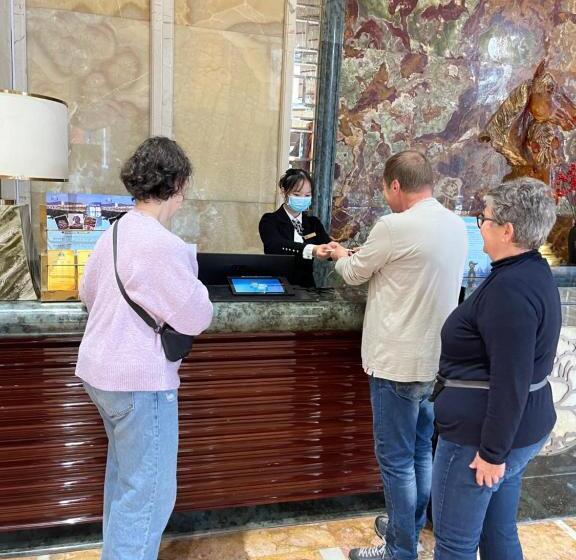 Days Hotel & Suites China Town   Metro Line 2 & Line 6   Nearby Orange Island  Wuyi Square Changsha