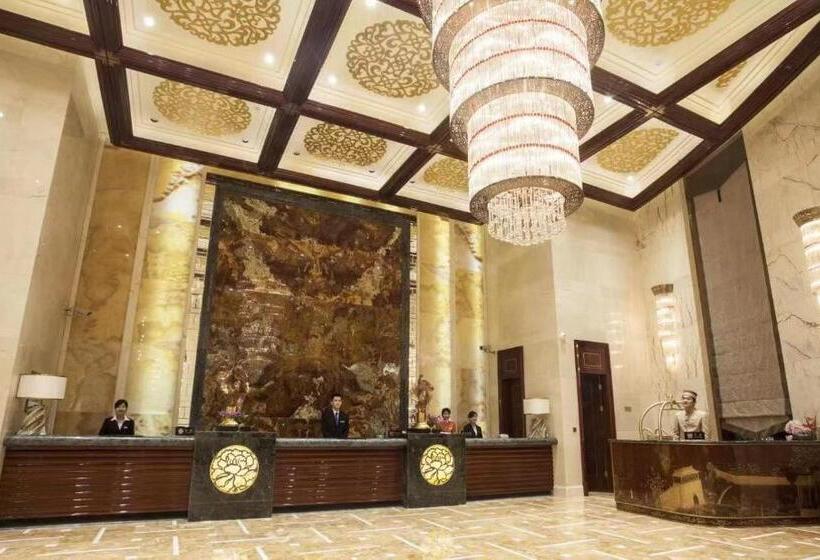 Days Hotel & Suites China Town   Metro Line 2 & Line 6   Nearby Orange Island  Wuyi Square Changsha