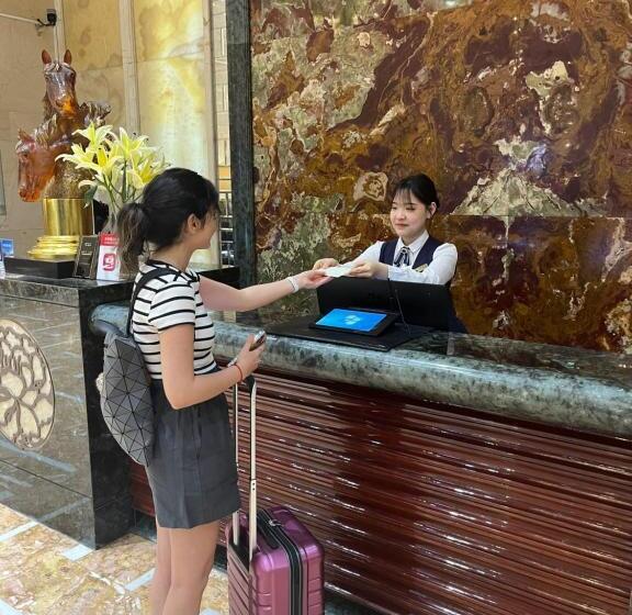 Days Hotel & Suites China Town   Metro Line 2 & Line 6   Nearby Orange Island  Wuyi Square Changsha