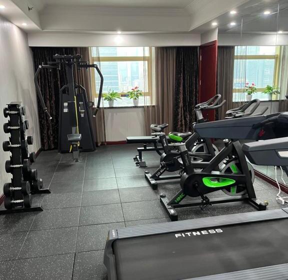 Days Hotel & Suites China Town   Metro Line 2 & Line 6   Nearby Orange Island  Wuyi Square Changsha