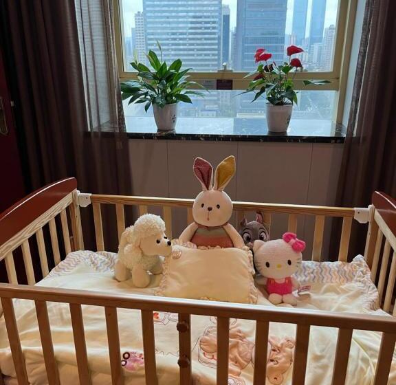 Days Hotel & Suites China Town   Metro Line 2 & Line 6   Nearby Orange Island  Wuyi Square Changsha