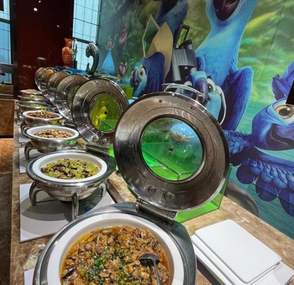 Days Hotel & Suites China Town   Metro Line 2 & Line 6   Nearby Orange Island  Wuyi Square Changsha