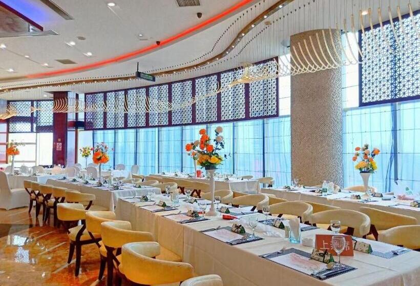 Days Hotel & Suites China Town   Metro Line 2 & Line 6   Nearby Orange Island  Wuyi Square Changsha