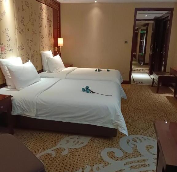 Days Hotel & Suites China Town   Metro Line 2 & Line 6   Nearby Orange Island  Wuyi Square Changsha