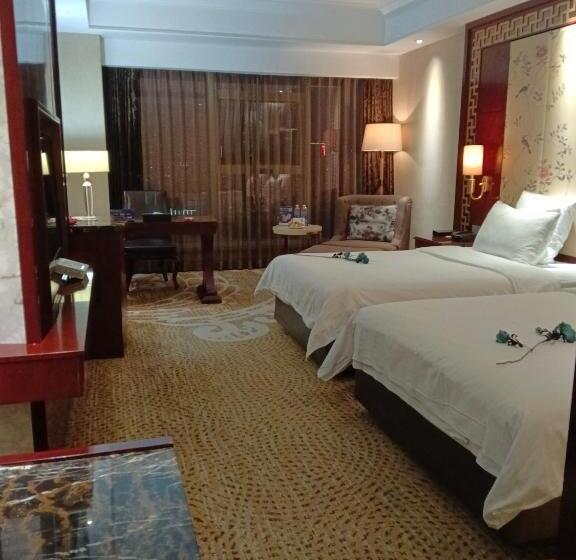 Days Hotel & Suites China Town   Metro Line 2 & Line 6   Nearby Orange Island  Wuyi Square Changsha