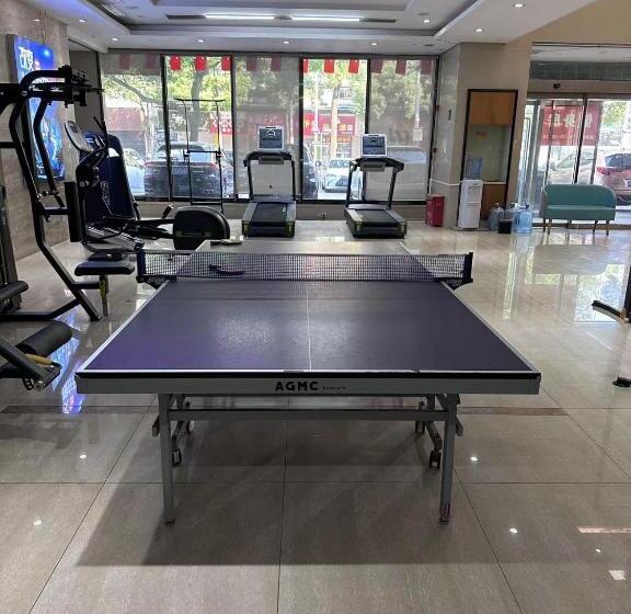 Days Hotel & Suites China Town   Metro Line 2 & Line 6   Nearby Orange Island  Wuyi Square Changsha