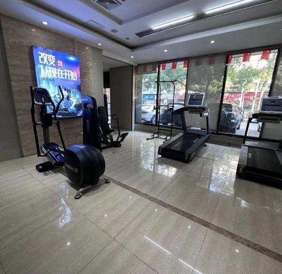 Days Hotel & Suites China Town   Metro Line 2 & Line 6   Nearby Orange Island  Wuyi Square Changsha