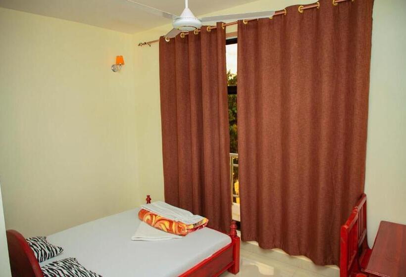 هتل Africa Natural Tours   Kilimanjaro White House