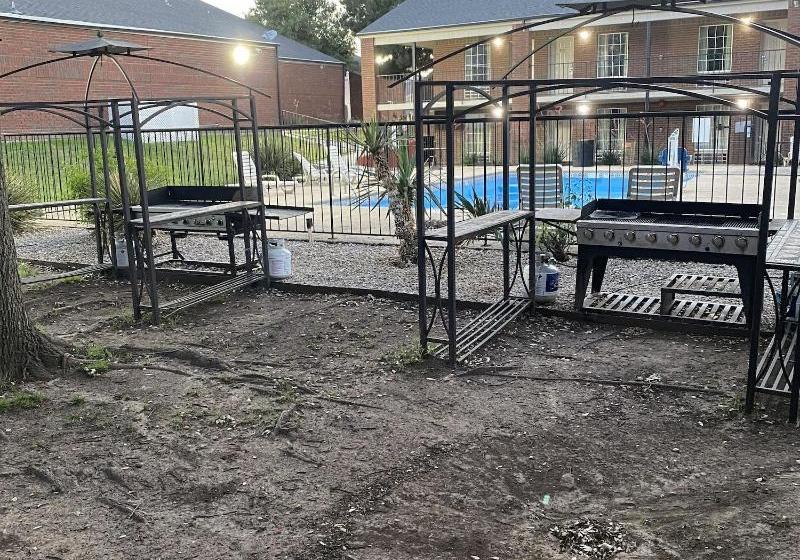 فندق Benchmark Inn