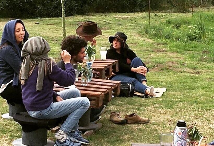 هتل Caliu Earthship Ecolodge