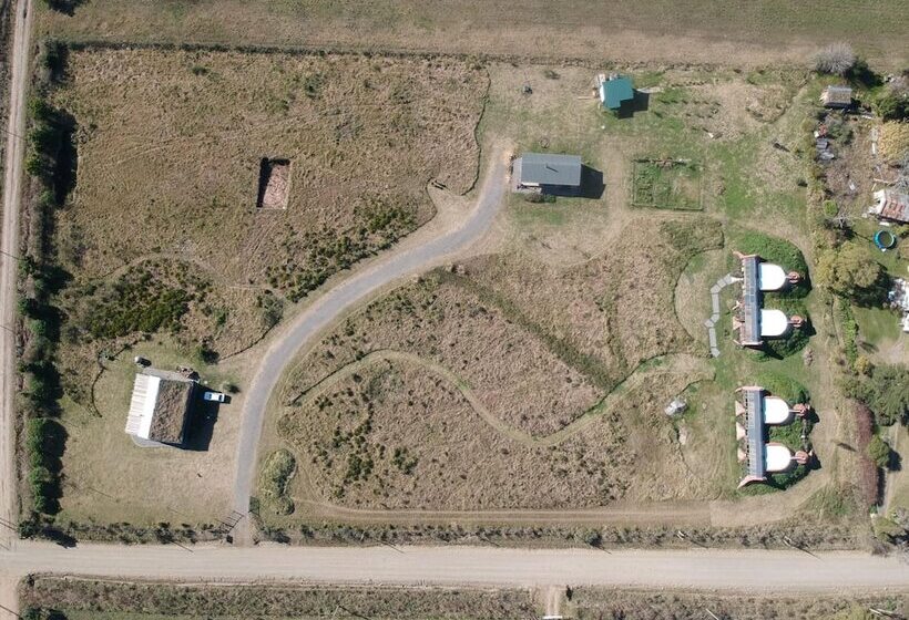 هتل Caliu Earthship Ecolodge