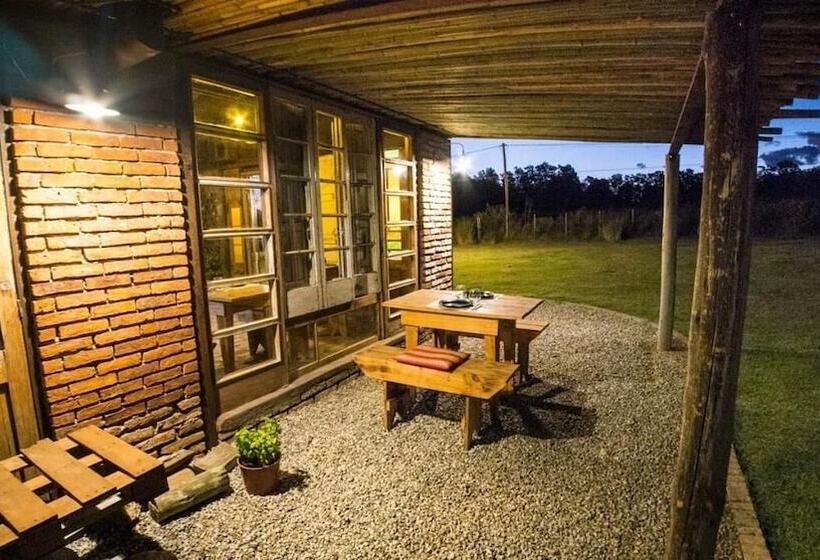 هتل Caliu Earthship Ecolodge