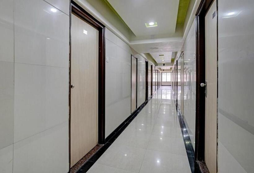 בית מלון כפרי Collection O Guru Heritage Kalamboli